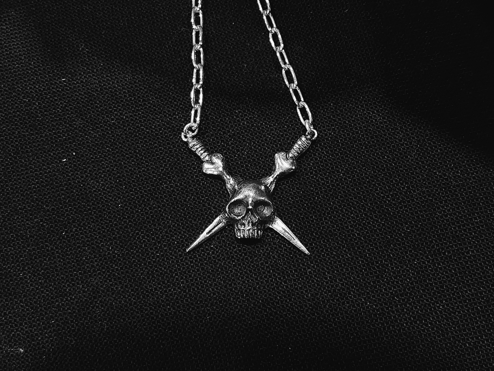 윌리 선장 목걸이 | 아이디어스