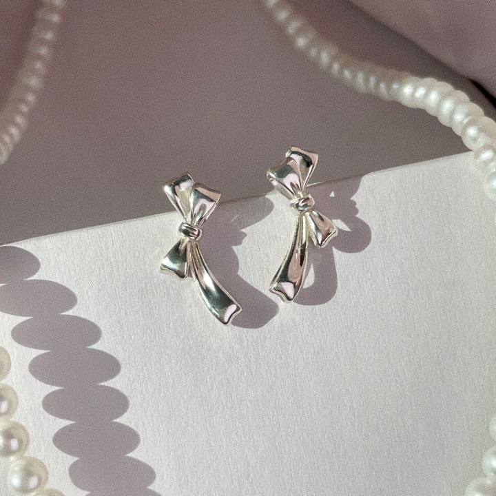 Charming Ribbon earring