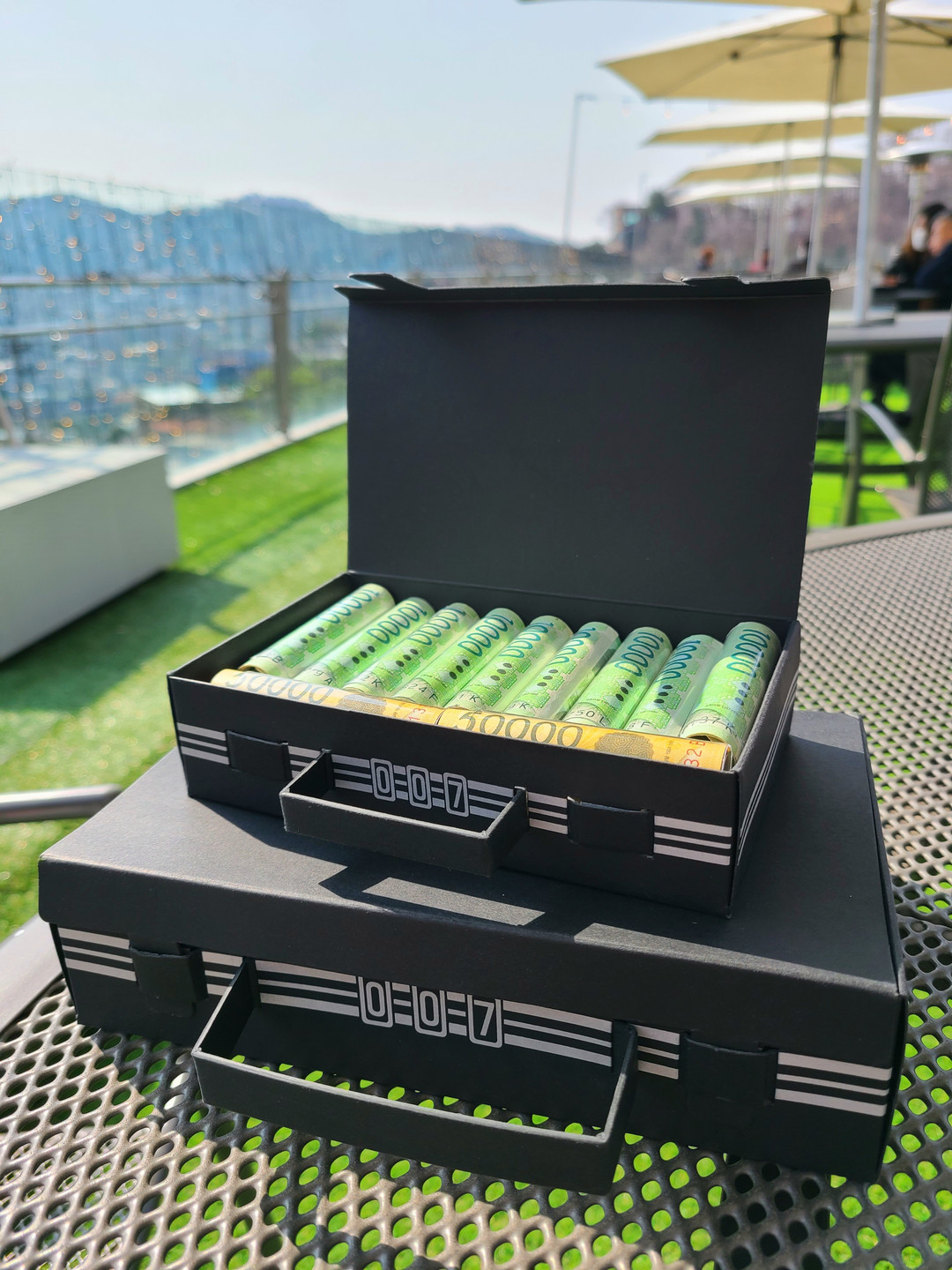 007 Bribery pocket bag