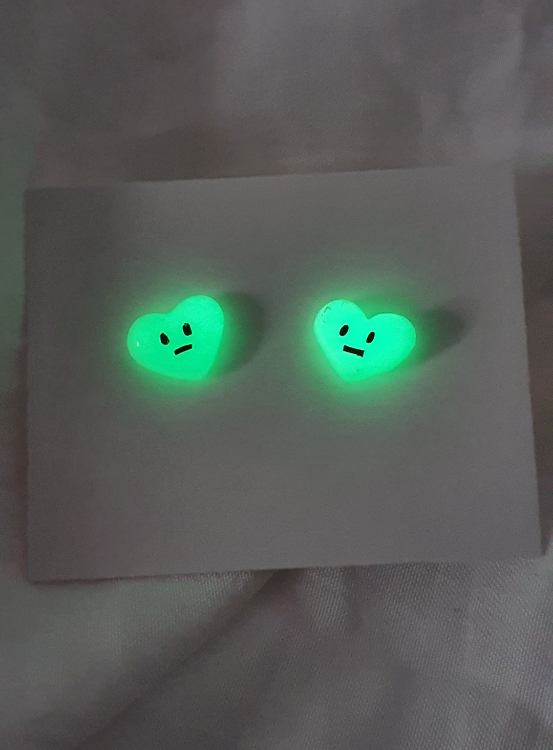 (Single) Expressionless heart GlowintheDark Mini earring