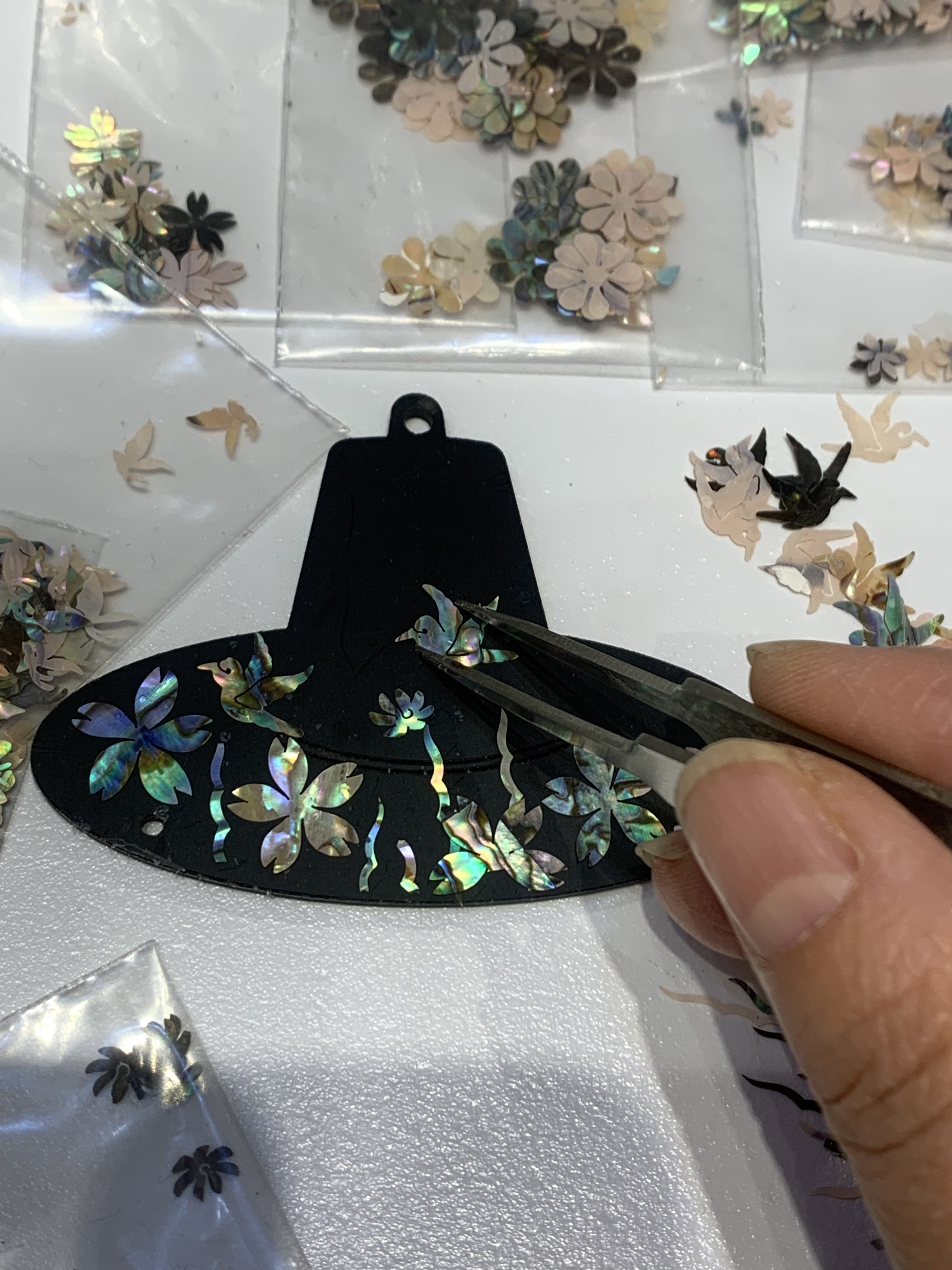 Natural Mother-of-Pearl & Hangul Cloisonné "Gat" Keyring 1pc
