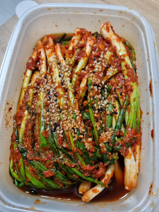 🔥직접키운22%할인🔵농부 쪽파김치 🔵제철반찬 | 아이디어스... 수공예, 수제 먹거리 🔥직접키운22%할인🔵농부 쪽파김치 🔵제철반찬