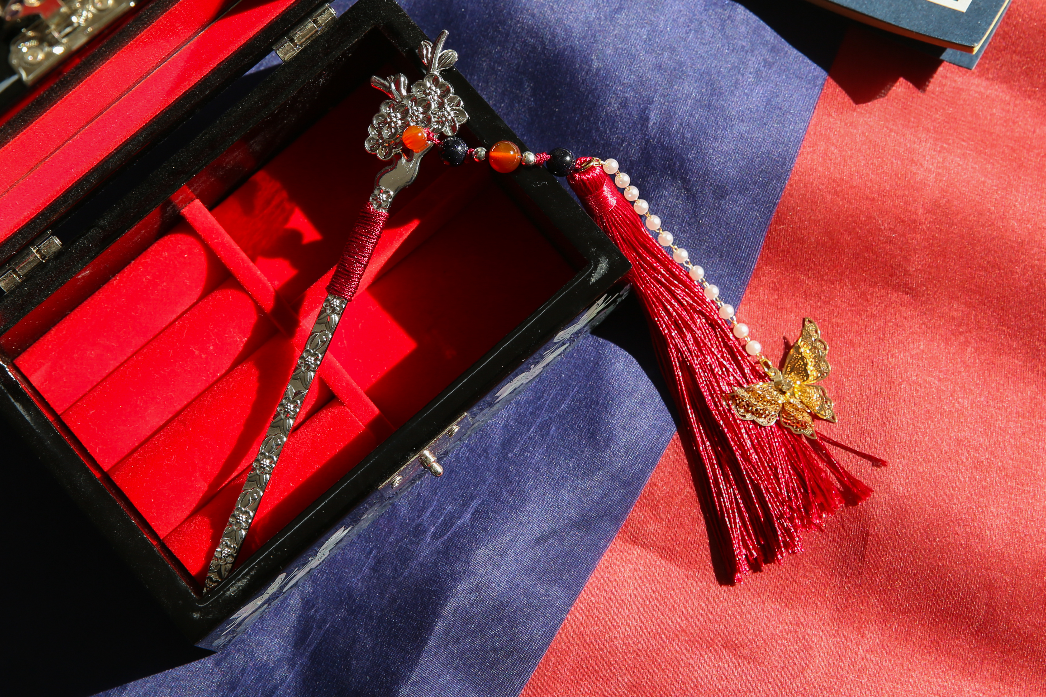 The Red String of Destiny 2in1 Bookmark & hair strick