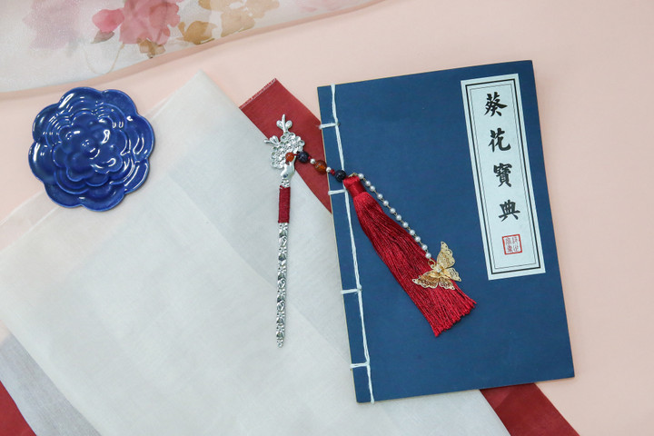 The Red String of Destiny 2in1 Bookmark & hair strick