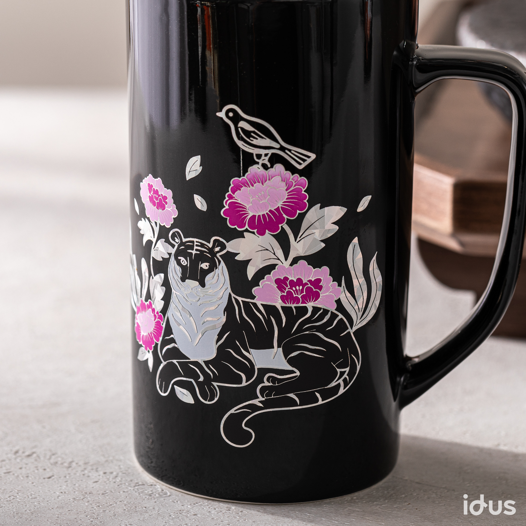 Lucky Magpie & Tiger Magic Color Changing Mother-of-Pearl Mug 500ml 1p