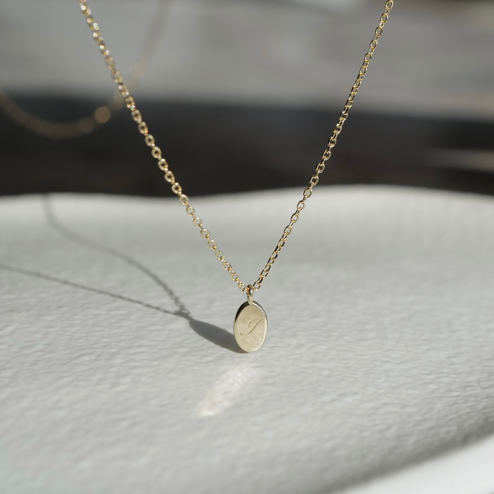 14k 오벌 코인 목걸이 [이니셜 각인] | 아이디어스