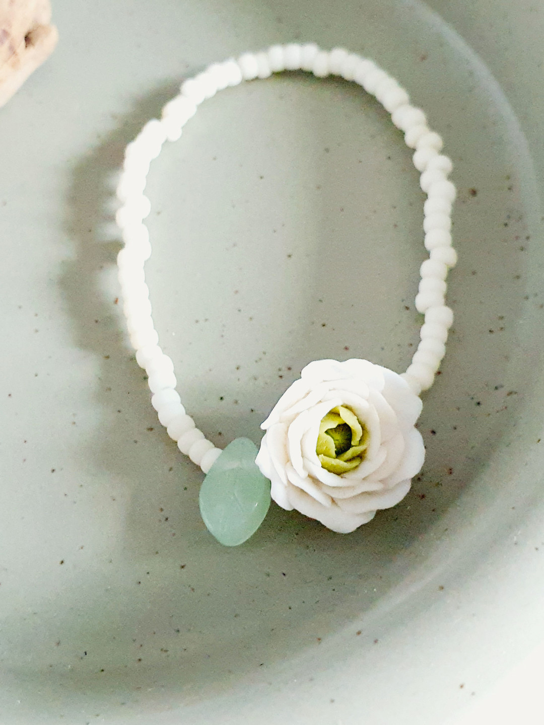 [Homemade flower] Lanculus white rose wreath bracelet:♡ | idus
