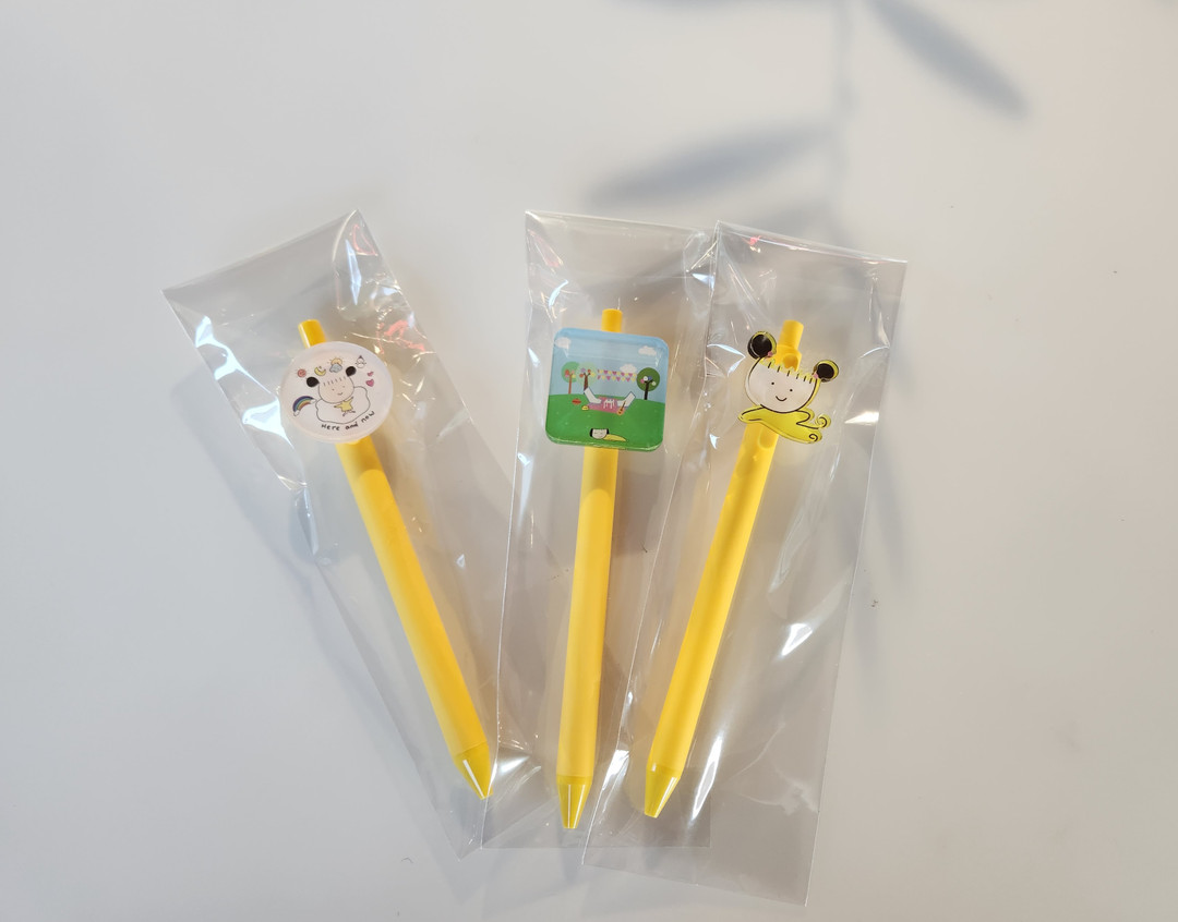 a-cheerful-yellow-pen-idus