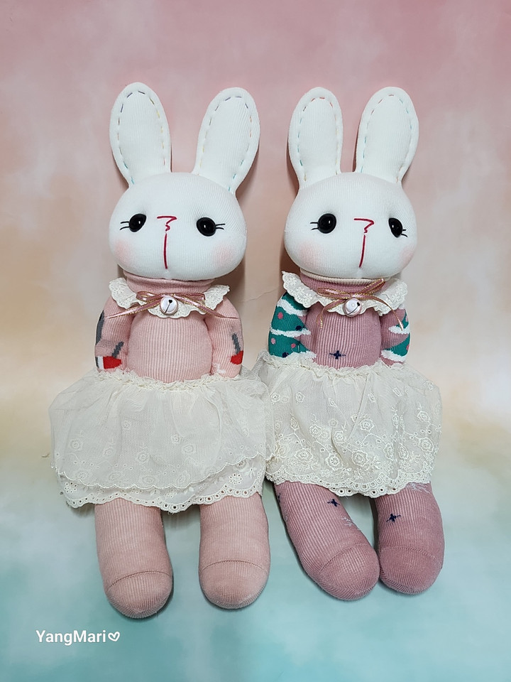 토끼 일루아 토끼브이 보들 라운드넥 루즈핏 니트 맨투맨