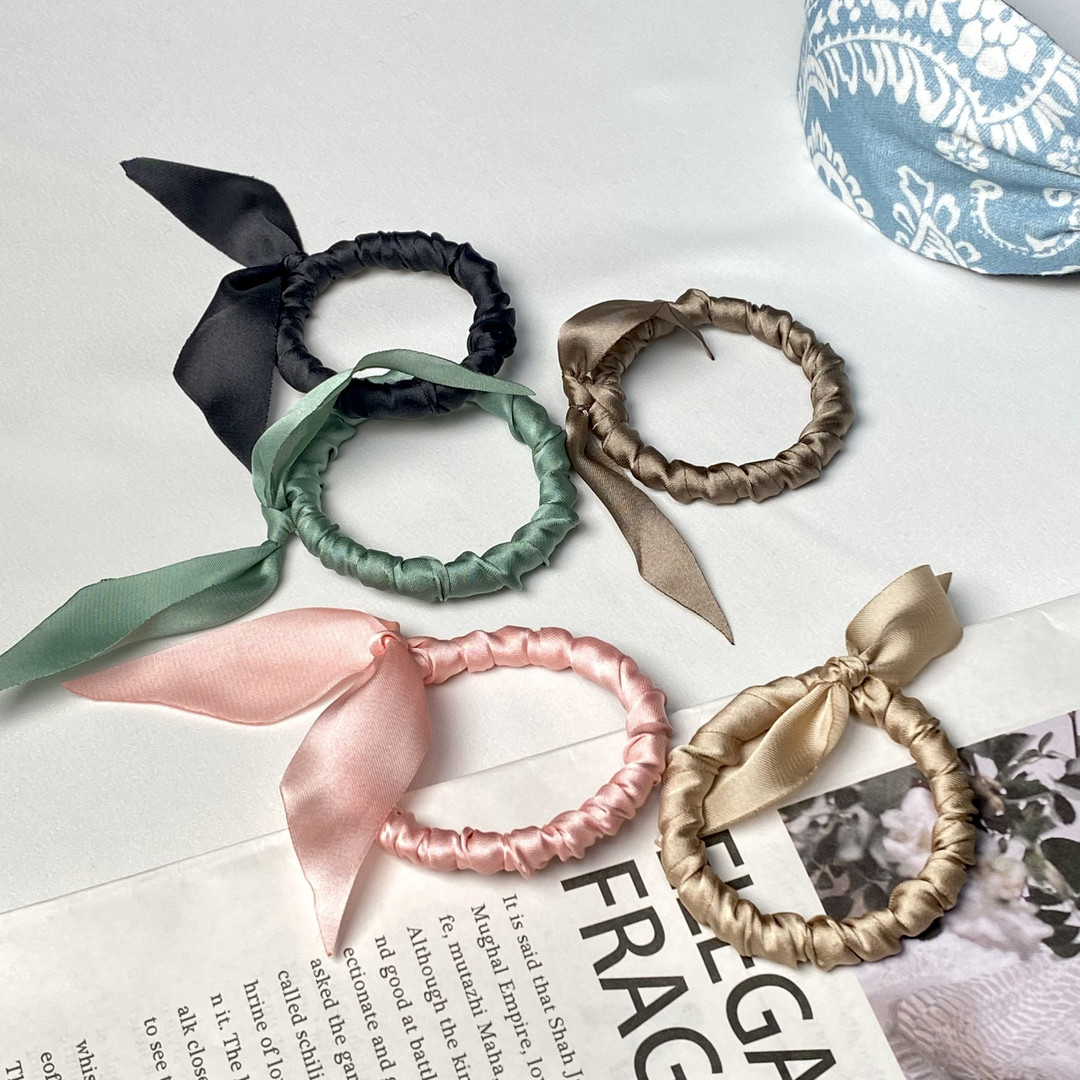 Mini satin ribbon hair tie (5 colors).