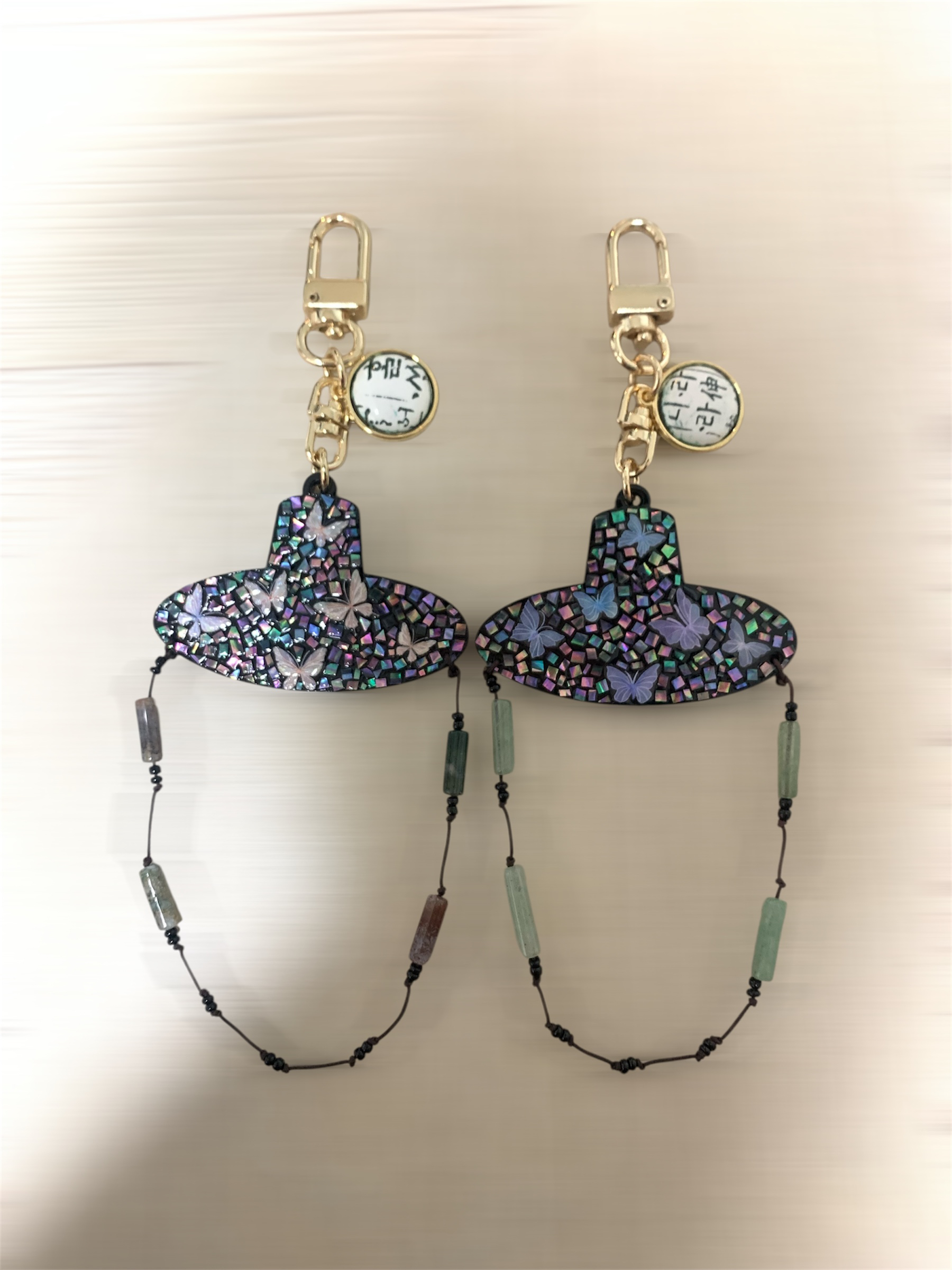 Natural Mother-of-Pearl & Hangul Cloisonné "Gat" Keyring 1pc