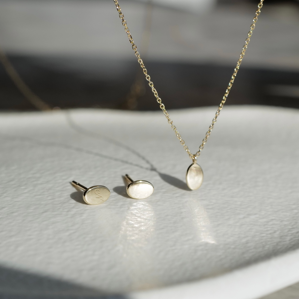 14k 오벌 코인 목걸이 [이니셜 각인] | 아이디어스