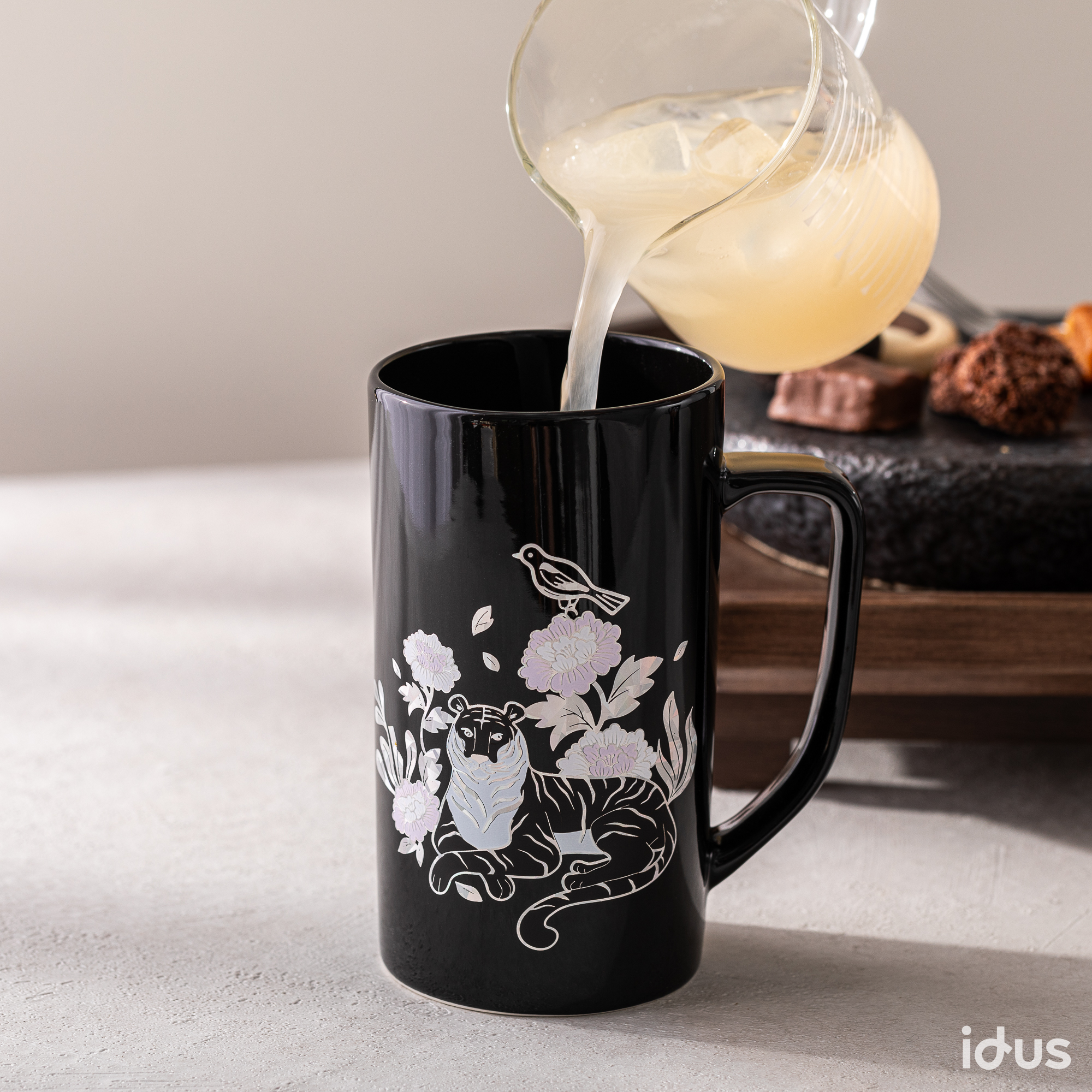 Lucky Magpie & Tiger Magic Color Changing Mother-of-Pearl Mug 500ml 1p