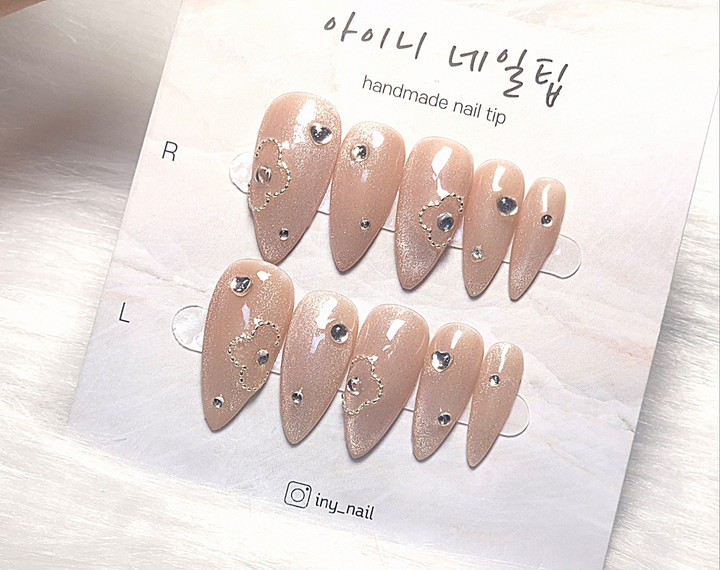 스틸레토 쉐입 입니다
