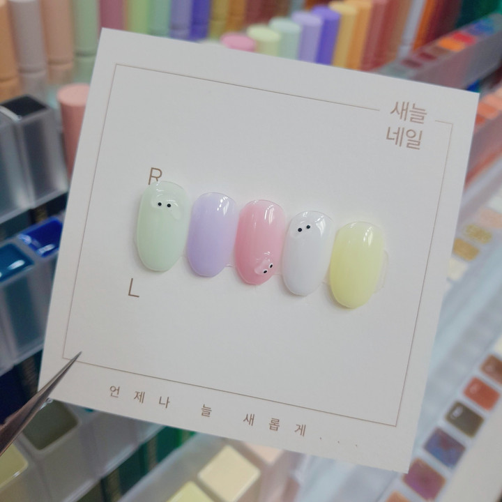 은은한 시럽 컬러에 귀여운 덩어리가 손에 올라가길 기다리고 있어요 ㅎㅎ
