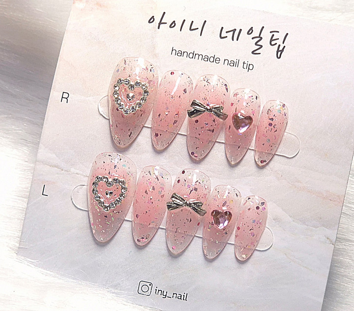 아몬드 쉐입 입니다