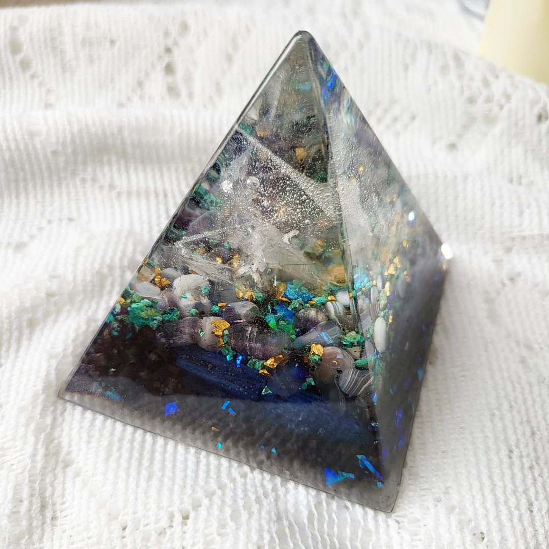 Glacier orgonite for smoking cessation, Crystal, pyramid | idus