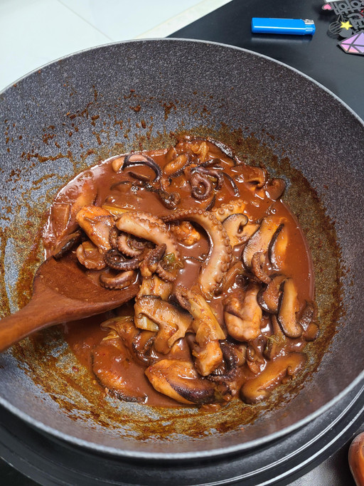 캠핑 밀키트 매콤 양념 쭈꾸미 500g 2인분🐙 | 아이디어스 - 핸드메이드, 수공예, 수제 먹거리 캠핑 밀키트 매콤 양념 쭈꾸미 500g 2인분🐙