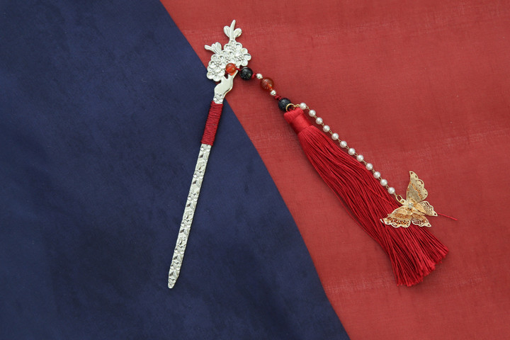 The Red String of Destiny 2in1 Bookmark & hair strick