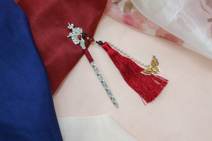 The Red String of Destiny 2in1 Bookmark & hair strick