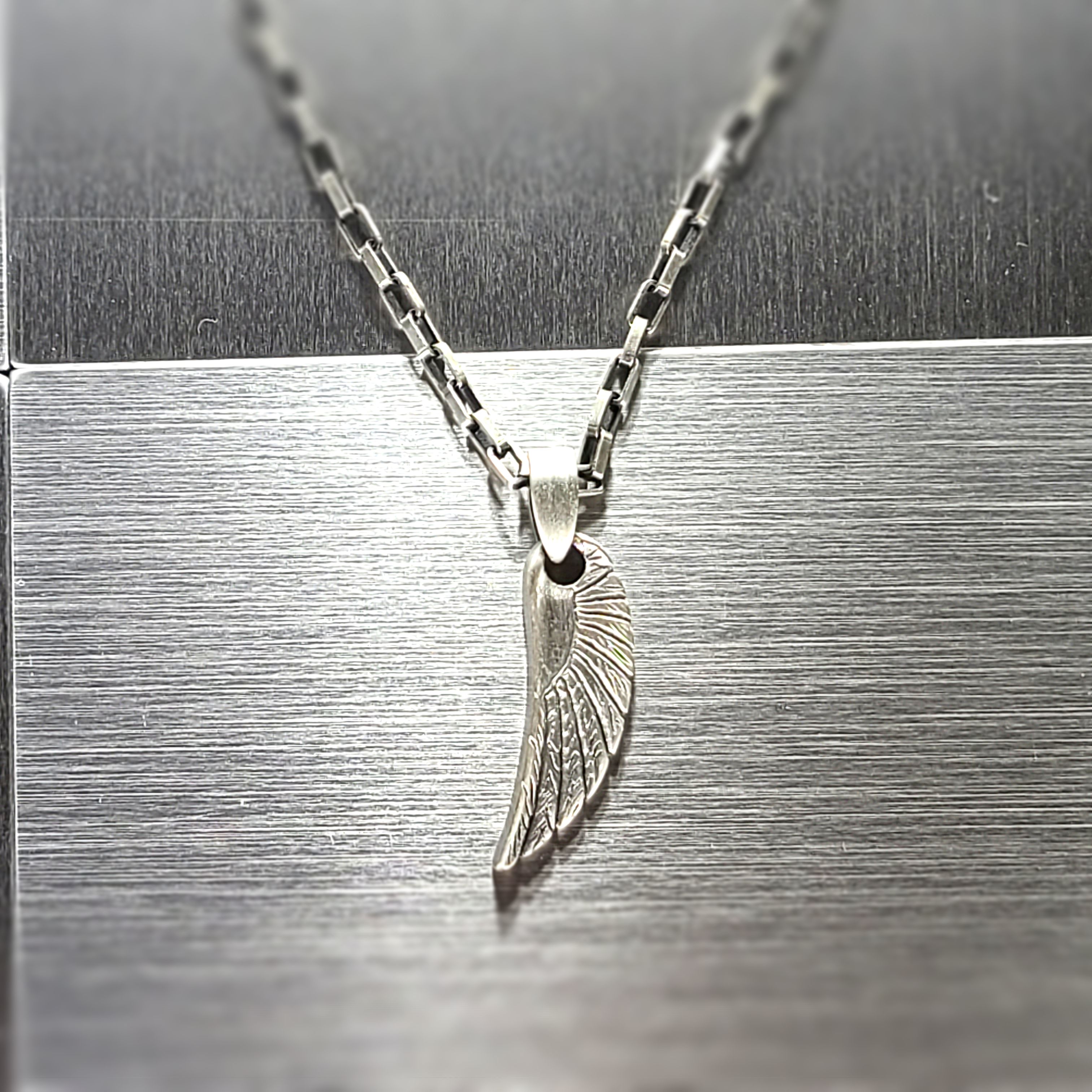 하늘을 날기 무거운 날개 은목걸이 T•N-036 | 아이디어스